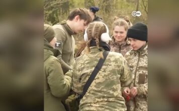 Nazi-Insignien in ukrainischem Ausbildungslager für Kinder